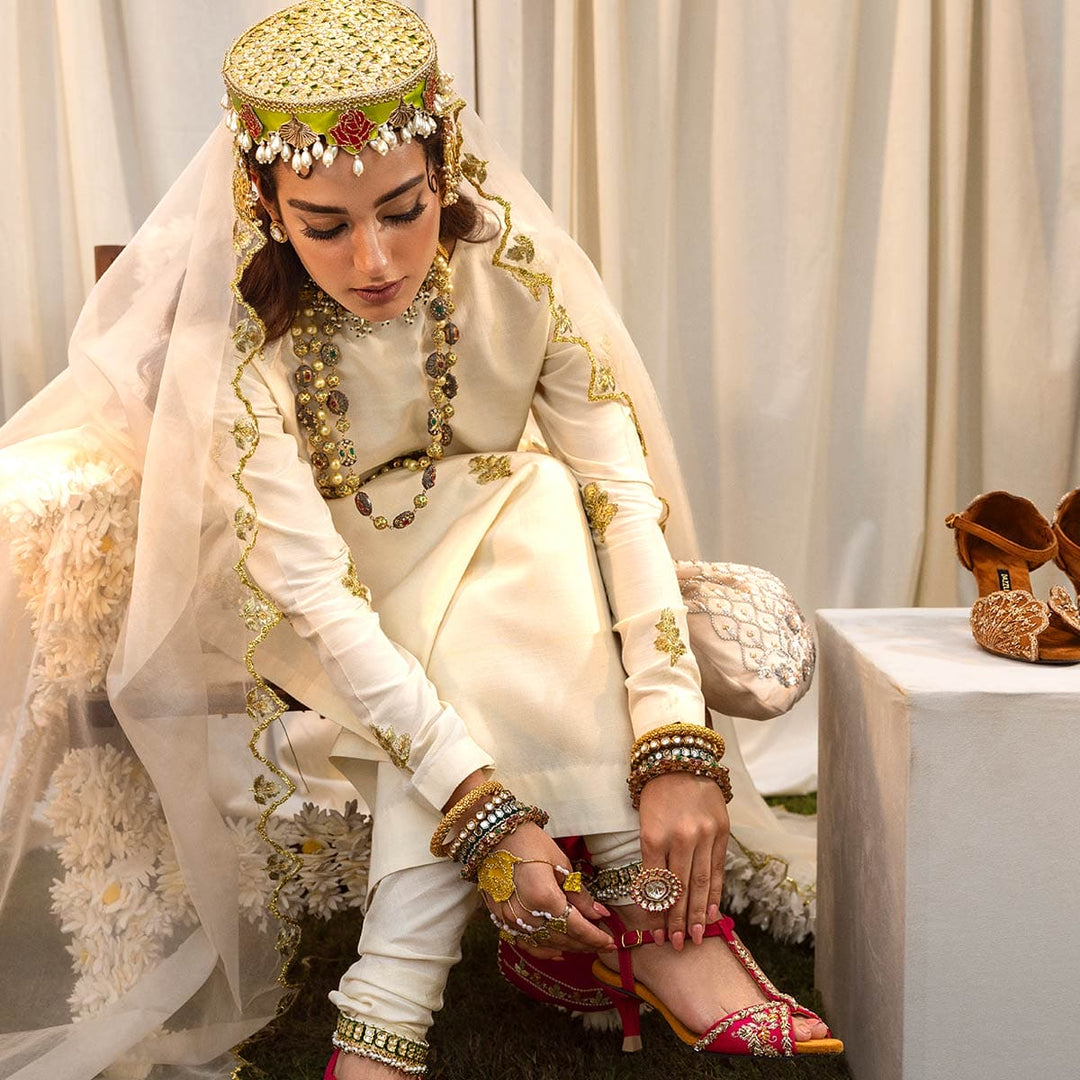 Helma-Khussa-kolhapuri-dazzle-by-sarah