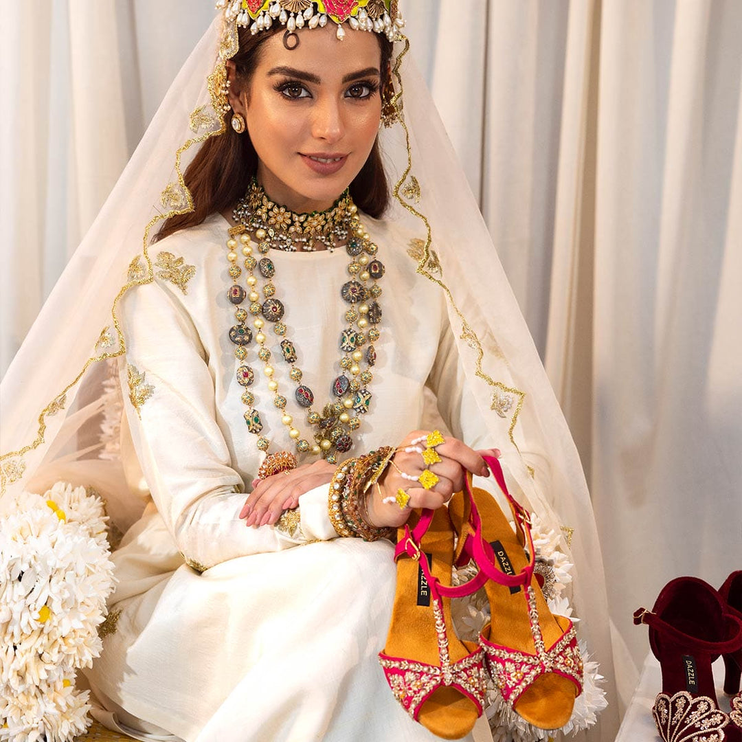 Helma-Khussa-kolhapuri-dazzle-by-sarah