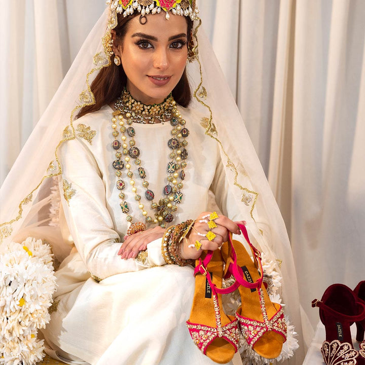 Helma-Khussa-kolhapuri-dazzle-by-sarah