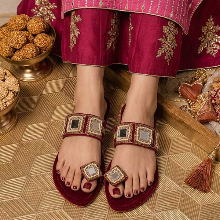 Aina-e-Zeenat (Maroon)