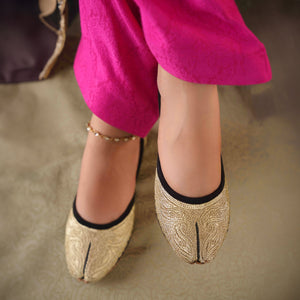 Bilqees-Khussa-kolhapuri-dazzle-by-sarah