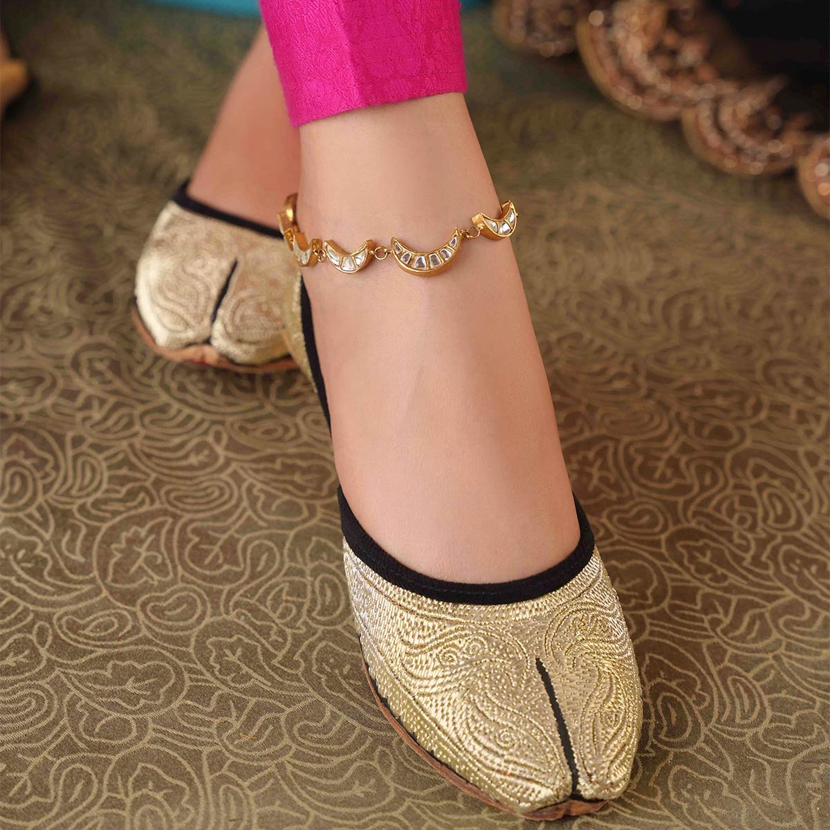 Bilqees-Khussa-kolhapuri-dazzle-by-sarah