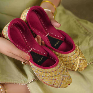 Teefa-Khussa-kolhapuri-dazzle-by-sarah