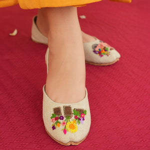 Zureesh-Khussa-kolhapuri-dazzle-by-sarah