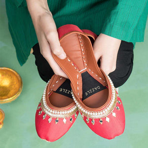 Crimson-Khussa-kolhapuri-dazzle-by-sarah