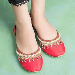 Crimson-Khussa-kolhapuri-dazzle-by-sarah