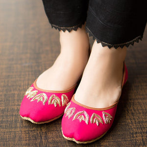 Sensation-Khussa-kolhapuri-dazzle-by-sarah