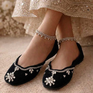 Elara (Black)