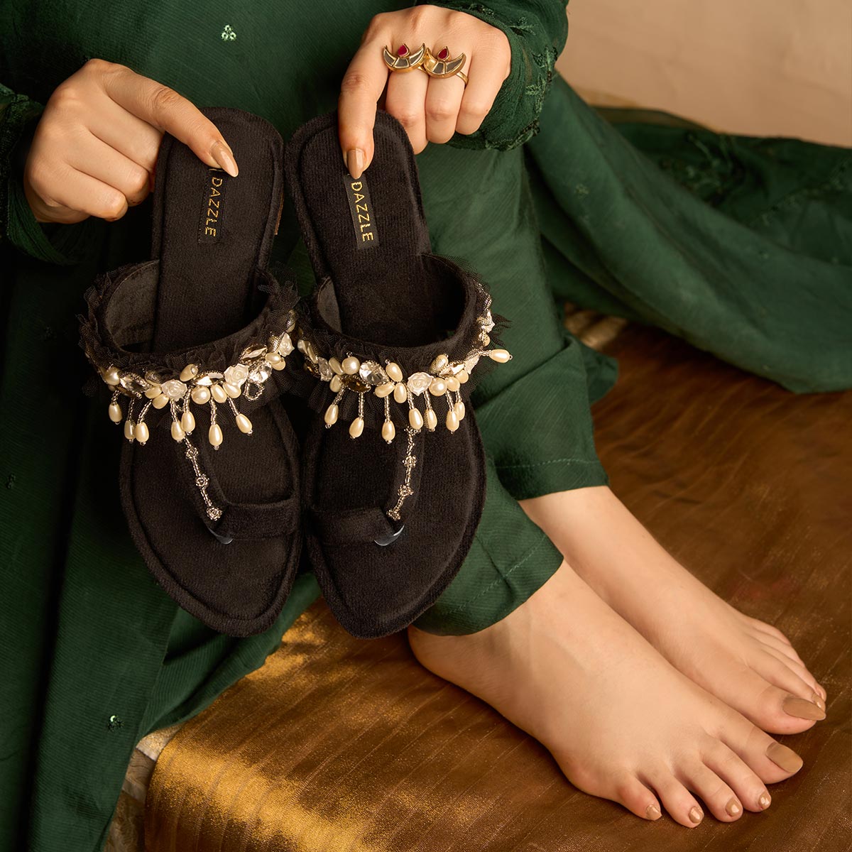 Azeera (Black)