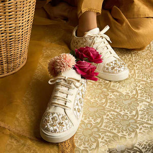 Denise-Khussa-kolhapuri-dazzle-by-sarah