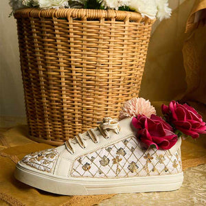 Denise-Khussa-kolhapuri-dazzle-by-sarah