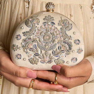 Asema-Khussa-kolhapuri-dazzle-by-sarah