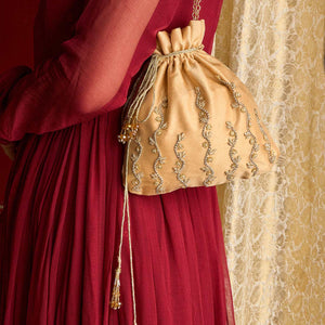 Aureate-Khussa-kolhapuri-dazzle-by-sarah