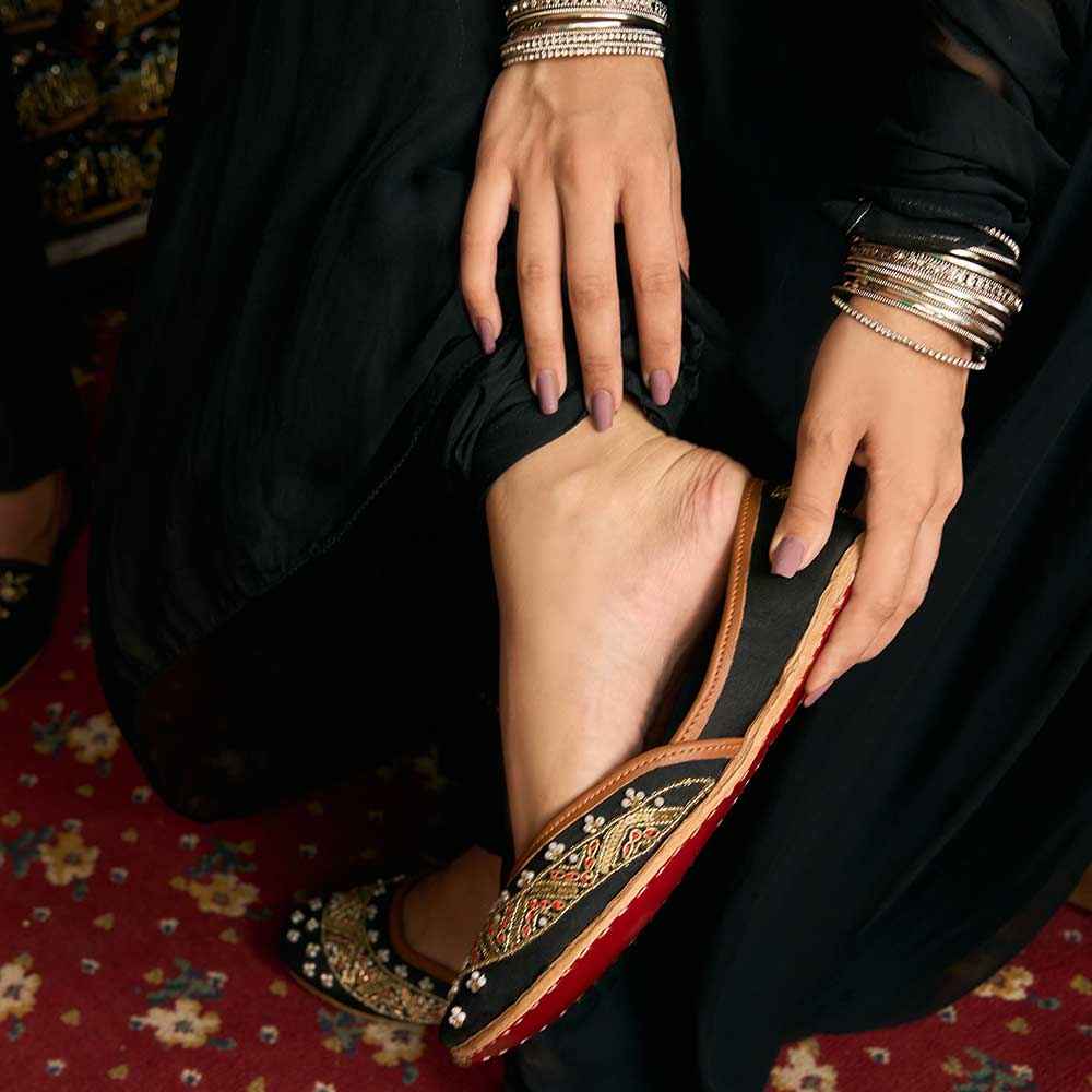 Adele (Black)