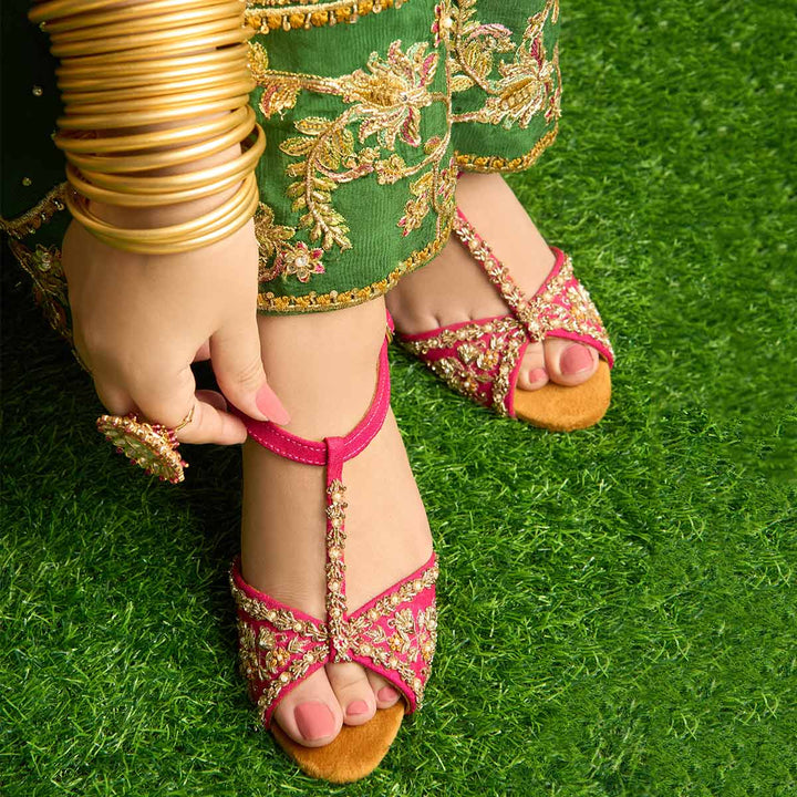 Helma-Khussa-kolhapuri-dazzle-by-sarah