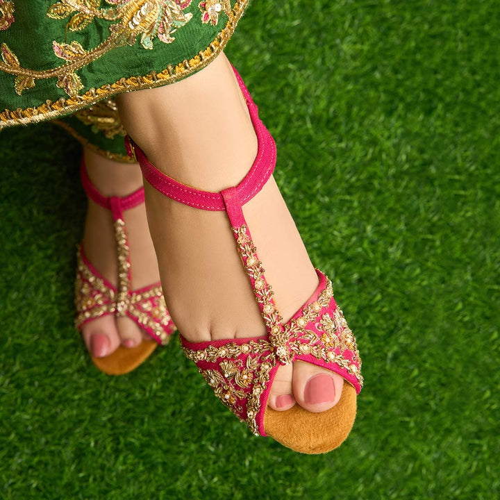 Helma-Khussa-kolhapuri-dazzle-by-sarah