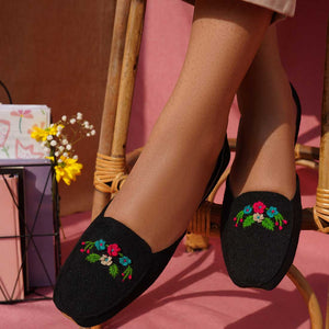 Perfect Garland-Khussa-kolhapuri-dazzle-by-sarah