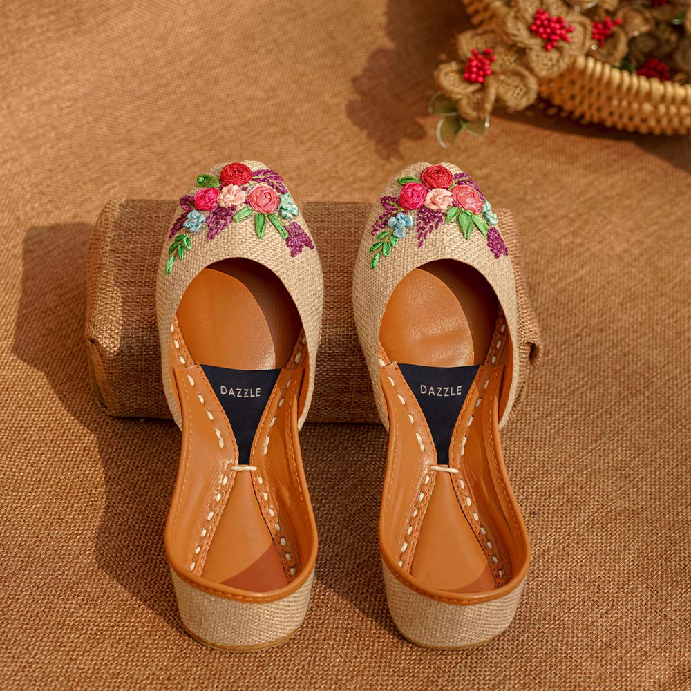 Blossom-Khussa-kolhapuri-dazzle-by-sarah