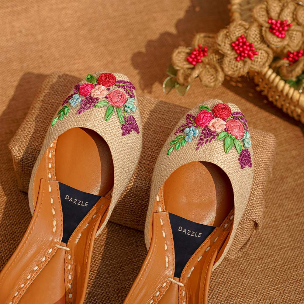 Blossom-Khussa-kolhapuri-dazzle-by-sarah