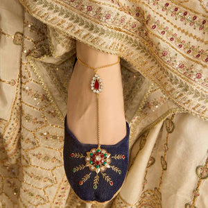 Shehar Bano-Khussa-kolhapuri-dazzle-by-sarah