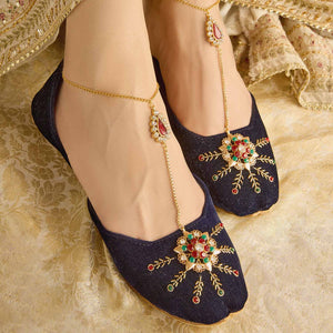 Shehar Bano-Khussa-kolhapuri-dazzle-by-sarah