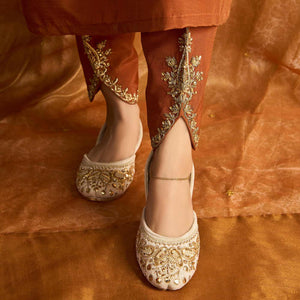 Paisley White-Khussa-kolhapuri-dazzle-by-sarah