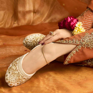 Paisley White-Khussa-kolhapuri-dazzle-by-sarah