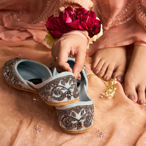 Violetta-Khussa-kolhapuri-dazzle-by-sarah